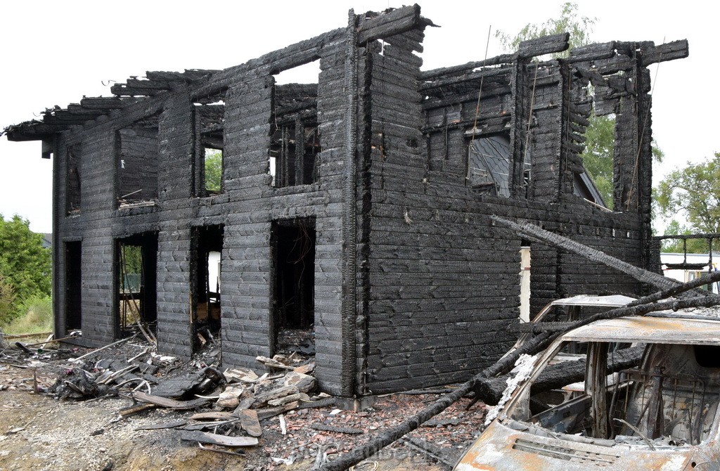 Schwerer Brand in Einfamilien Haus Roesrath Rambruecken P019.JPG - Miklos Laubert